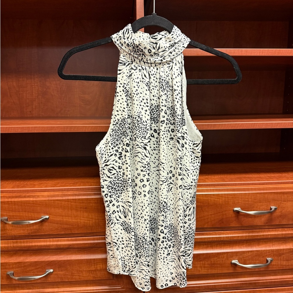 Like New Elie Tahari Black & White Animal Print Sleeveless Top